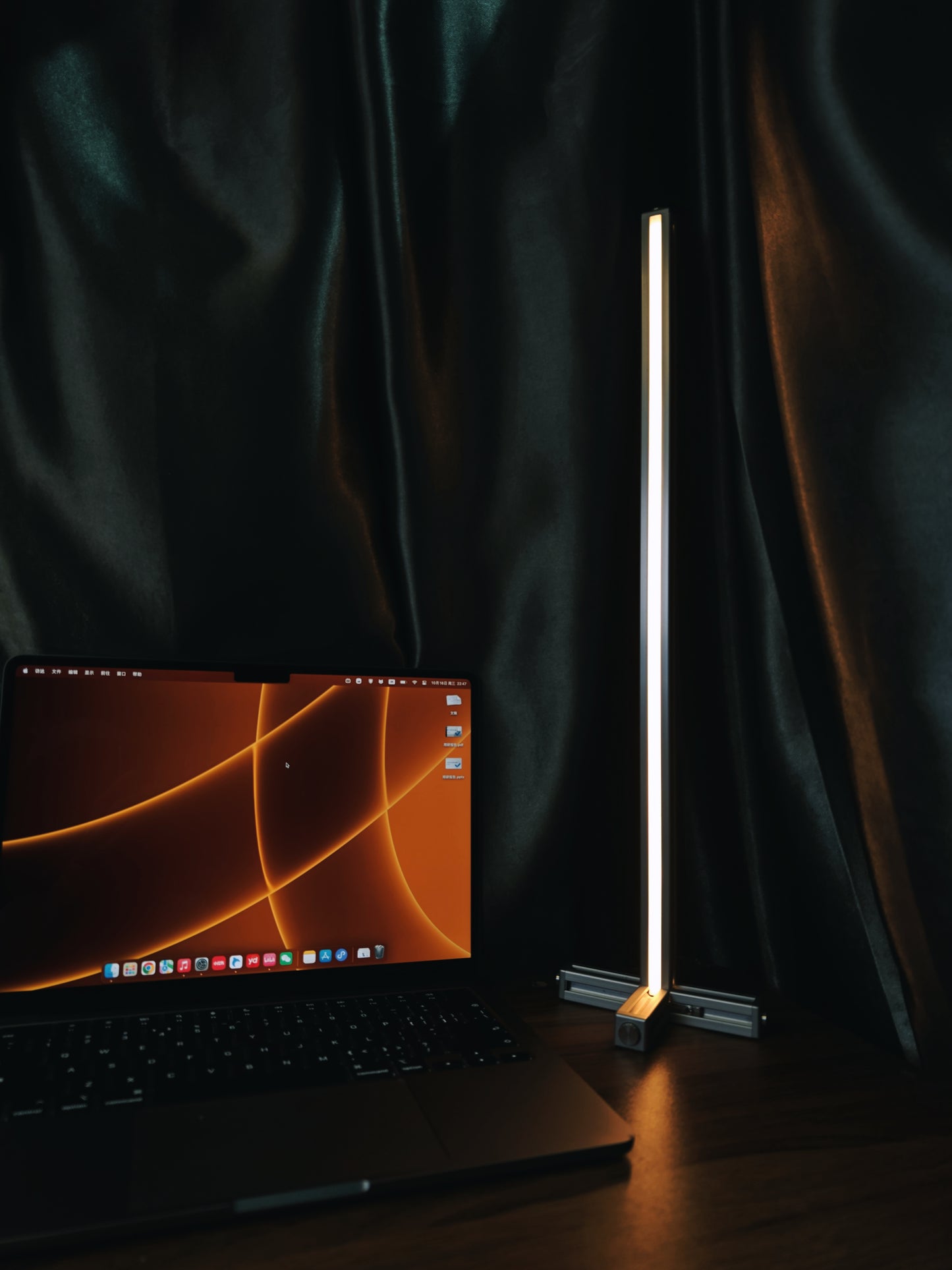 Desktop pillar lamp